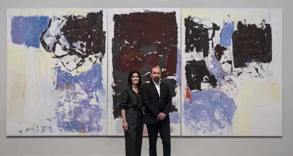 Jorge M. and Darlene Pérez at Tate Modern standing in front of one of their African Diaspora art donation