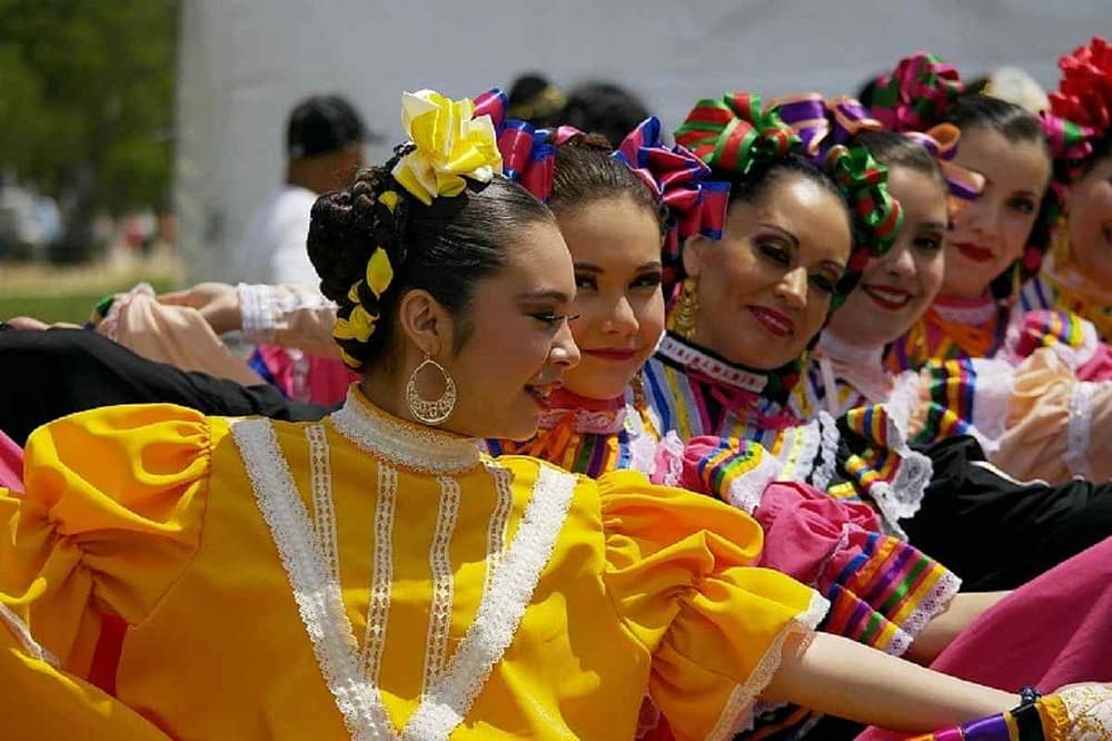 Image: Female dances celebrate Cinco de Mayo in Washington D.C