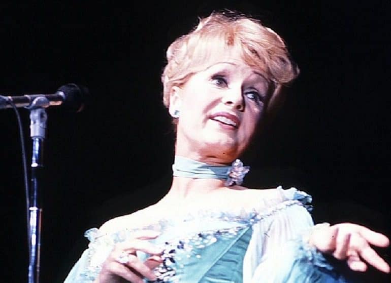 Image: Beautify Debbie Reynolds performing at Knott's Berry Farm in 1971 to a teaming audience that continue to mourn her death after the passing of her daughter Carrie Fisher