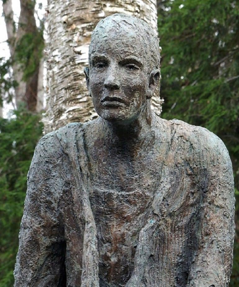 Image: Hanneke Beaumont, Three Men on a Bench  bronze sculpture, detail. 